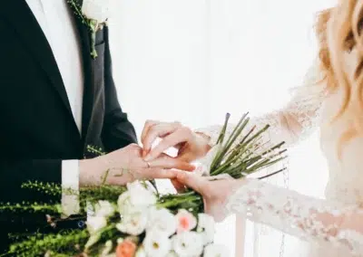 Échange d'alliances lors d'un mariage