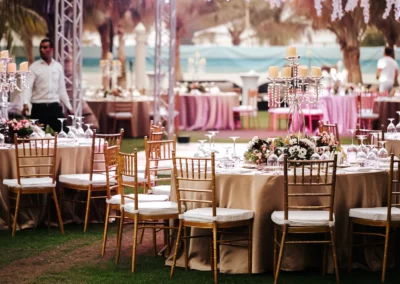 Tables de réception élégantes en extérieur